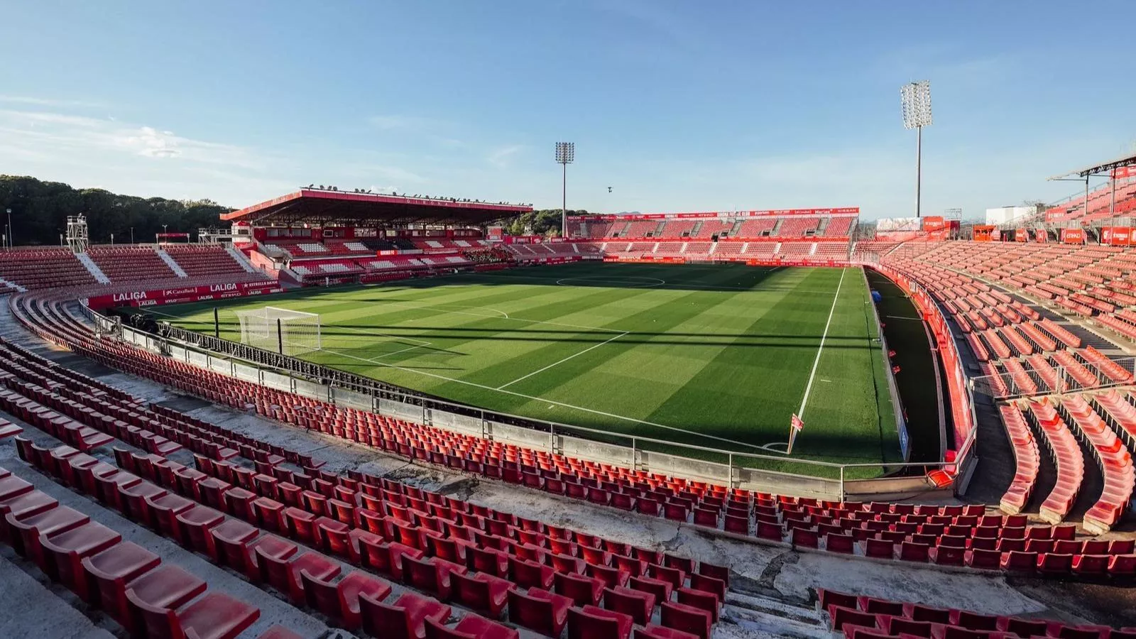 Estadio Montilivi del Girona FC al atardecer