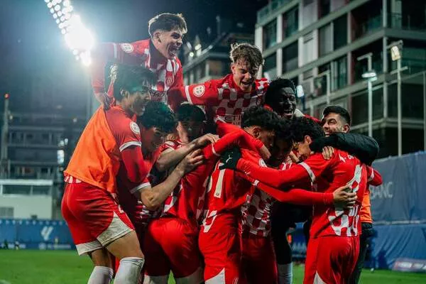 Jugadores del Girona FC celebrando un gol histórico