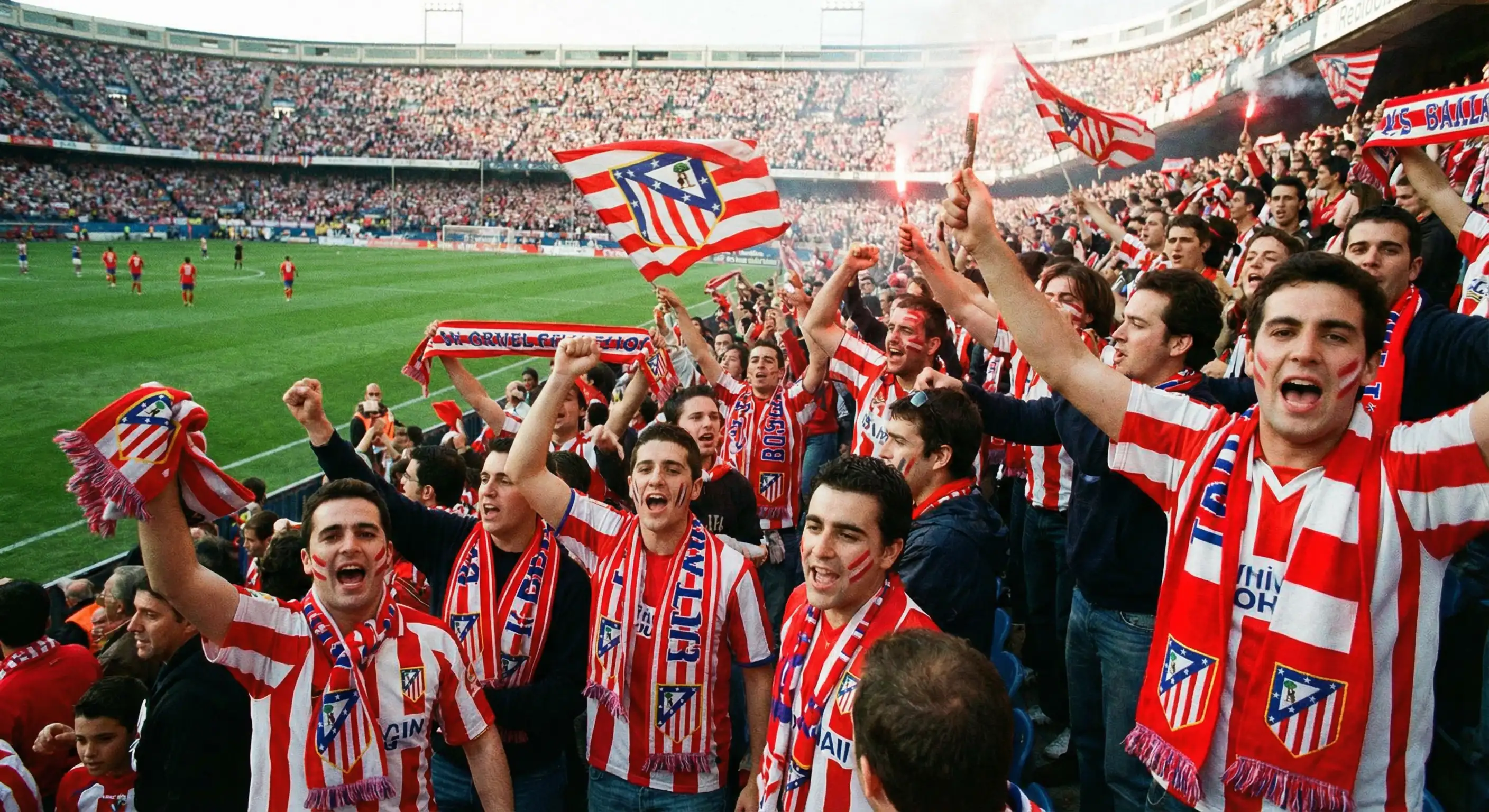 Aficionados del Girona animando en las gradas de Montilivi