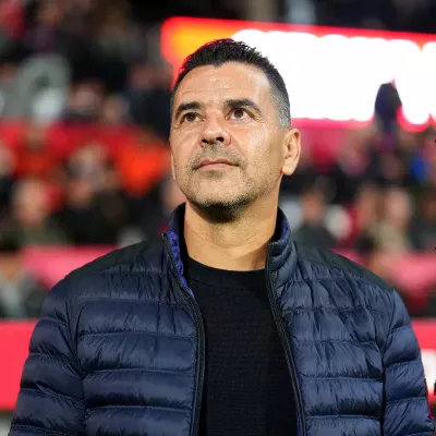 Míchel, entrenador del Girona FC, dando instrucciones